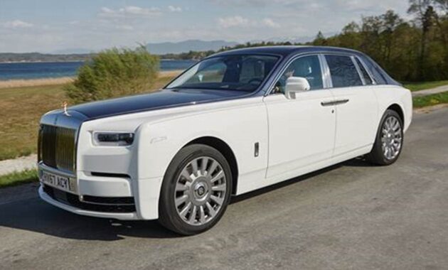 The Epitome of Luxury: Rolls Royce Phantom - A Timeless Masterpiece