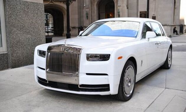 Unveil the Pinnacle of Luxury: 2023 Rolls-Royce Phantom for Sale