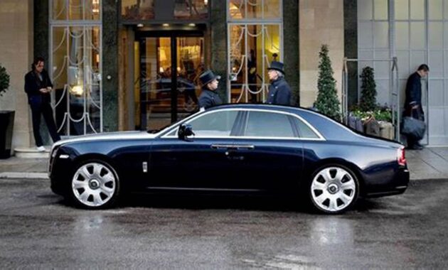 The Ultimate Guide to Rolls-Royce Chauffeurs: Luxury and Prestige at Your Fingertips